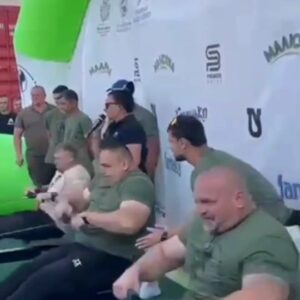Vasyl Virastyuk Instagram - ☝️ТЕПЕР ЩОДО НАШОГО ВЕСЛУВАННЯ** З САШКОМ...
**нагадую що кожного 1-го числа (або в перших числах) місяця ми веслуємо, веслуємо на Concept-2, 1 хвилина на максимально пройдену дистанцію⏱️
 Цього разу окрім мене і Сашка в "зарубі" взяли участь @konyushok_sergiy та @troyanvadim12 
1. Олександр Лашин 373м
2. Конюшок Сергій 369м
3. Вірастюк Василь 367м
4. Вадим Троян 333м

Далі буде 🚣🚣🚣
@lashyn_strong Федерація стронгмену України @fsu_strong #фсупрацює #русняпалає #разомсильніші #разоммисильні