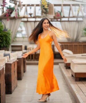 Veebha Anand Instagram - 🧡🍊🟠🔶

@deepak_das_photography @blush_on_by_shrutishah @timelessjewelsby_s @lavish_beauties_by_lavanya @truetrammtrunk 
@puneetgidwani @tendenza_media