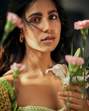 Veebha Anand Instagram - Rise above and just bloom🌷🌸🌼

@rachitvoraphotography @sanalakhanifashionstylist @blush_on_by_shrutishah @lavish_beauties_by_lavanya