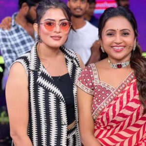 Veena Ponnappa Instagram - Being Elegant and Charming Never Goes Out of the Way 😎✨️💖

With the Best of Business @kanakalasuma 😇

#veena #veenaponnappa #ravoyichandamama #kannadaactress #pose #sumaadda #happyme #telugu #teluguserials #etvtelugu #elegant #fusion #actor #fashion #smilehappily #modern #goodmorning #smiling #actorlife #rudrani #acting #helloworld #sumakanakala #showtime #etv #bestofme #instafamily
