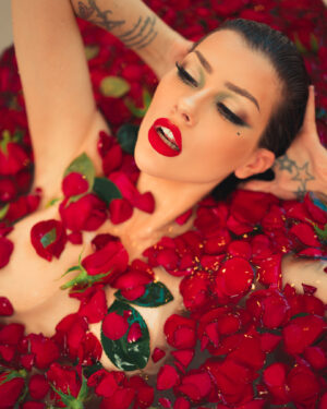 Vera Bambi Instagram - Red