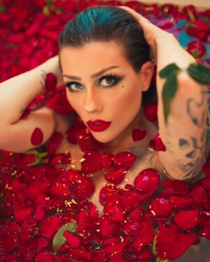 Vera Bambi Instagram - Red