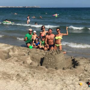 Veronika Arichteva Instagram - První a poslední den dovolený

nebo taky 

Bulharsko 2016 a 2024

😀 

@biser.a.arichtev @nikolaj.arichtev @peknevypecenyblog @teosekxx @pan_bajno Jordy a Luka

#tosemamezesemame