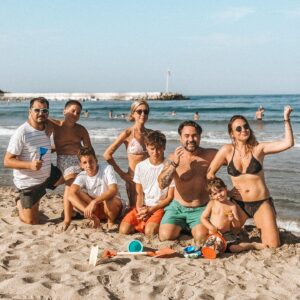 Veronika Arichteva Instagram - První a poslední den dovolený

nebo taky 

Bulharsko 2016 a 2024

😀 

@biser.a.arichtev @nikolaj.arichtev @peknevypecenyblog @teosekxx @pan_bajno Jordy a Luka

#tosemamezesemame