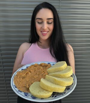 Veronika Danišová Instagram - Podáva se nedělní oběd! Ha škoda, že je utorok a že za chvíľu je večera😁domáci kynutý knedlík a segedín! Chcete recept na knedlík?😳 Nabudúce si dáme chlupaté…!!🙈 #nebesky #klasika #nebeskydoma