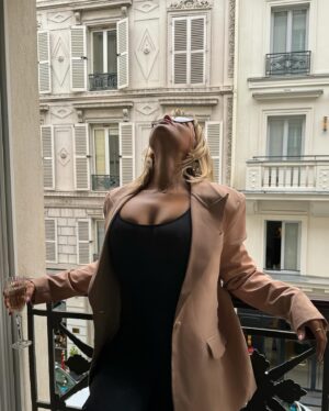 Veronika Dash Instagram - Paris première partie 🇫🇷 Louvre this city (see what I did there 😂) Wearing @revolve x @camilacoelho 🤎 https://rvlv.me/TjM0k2 #revolve #revolvearoundtheworld