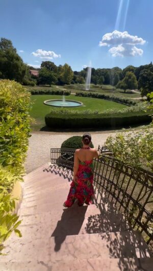 Veronika Nízlová Instagram - Ako zvládate tieto horúčavy?☀️🔥 Musím sa priznať, že so @spiridea ktorú používam už nejaký ten čas, to ide ľahšie🙏🏻
Antiperspirant Spiridea® ForteDeo v účinnej krémovej forme cielene bráni nadmernému poteniu predovšetkým v podpazuší, na dlaniach a chodidlách. Krémová forma antiperspirantu je šetrná a rýchlo sa vstrebáva.

-dlhodobo potláča nadmerné potenie.
-aplikácia v podpazuší, na dlaniach a chodidlách.
-tuba na priamu aplikáciu.
-pôsobí antimikrobiálne, čím odstraňuje neželaný telesný pach.
-nanáša sa večer podľa schémy, nie je potrebné ho ráno zmyť.
-jemne parfumovaný, pričom parfum je špeciálne vyvinutý pre citlivú kožu.
-vhodný od 9 rokov.