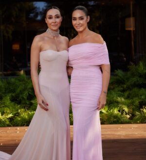 Vicky Martín Berrocal Instagram - L A  G A L A 🤍 

Gracias @evalongoria por enseñarme tan de cerca tu compromiso y tu trabajo incansable en labores sociales. Tu generosidad y entrega son ejemplares como ejemplar es la gran familia que te rodea. 
@mariarbravo es un claro ejemplo de ello. Que corazón el tuyo ☺️
Y lo recalco porque es absolutamente abrumador ver que todoooooo lo que os rodea está lleno de verdad, de humildad y de cariño aunque después de conoceros, no podía ser de otra manera. 
Qué honor acompañarte en esta gala y aprender que el éxito solo y exclusivamente vale, para elevar a los demás y crear una diferencia positiva en el mundo. 
@globalgiftfoundation #globalgiftgala 

Todos los vestidos que veis en este post son de @victoria.coleccion Estudio. 
📸 @manuelmartosc