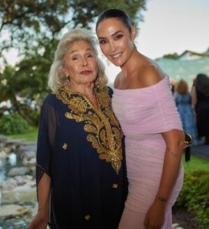 Vicky Martín Berrocal Instagram - L A  G A L A 🤍 

Gracias @evalongoria por enseñarme tan de cerca tu compromiso y tu trabajo incansable en labores sociales. Tu generosidad y entrega son ejemplares como ejemplar es la gran familia que te rodea. 
@mariarbravo es un claro ejemplo de ello. Que corazón el tuyo ☺️
Y lo recalco porque es absolutamente abrumador ver que todoooooo lo que os rodea está lleno de verdad, de humildad y de cariño aunque después de conoceros, no podía ser de otra manera. 
Qué honor acompañarte en esta gala y aprender que el éxito solo y exclusivamente vale, para elevar a los demás y crear una diferencia positiva en el mundo. 
@globalgiftfoundation #globalgiftgala 

Todos los vestidos que veis en este post son de @victoria.coleccion Estudio. 
📸 @manuelmartosc