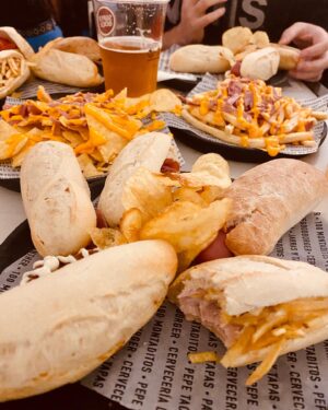 Victor Aguiar Instagram - Explorando os sabores de Lisboa 🍻🌭
.
.
.
.

#100MontaditosLisboa
#MontaditosTime
#LisboaEats
#TapasLovers
#FoodieInLisbon
#YummyMontaditos
#LisbonFoodScene
#TastyTreatsLisbon
#PortugueseFlavors
#MontaditosDelight