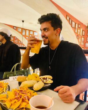 Victor Aguiar Instagram - Explorando os sabores de Lisboa 🍻🌭
.
.
.
.

#100MontaditosLisboa
#MontaditosTime
#LisboaEats
#TapasLovers
#FoodieInLisbon
#YummyMontaditos
#LisbonFoodScene
#TastyTreatsLisbon
#PortugueseFlavors
#MontaditosDelight