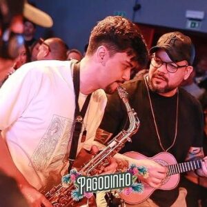 Victor Aguiar Instagram - Do último domingo no @pagodinholisboa ❤️
Obrigado @wagnerlemoscantor pelo convite! Foi incrível! 👊🏻🔥🎷