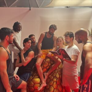 Victoria Abril Instagram - ¡Últimas semana de ensayos de MEDUSA!
Feliz de poder dirigir este gran proyecto para el Festival Internacional de Teatro Clásico de Mérida este verano protagonizado por VICTORIA ABRIL, ADRIÁN LASTRA, RUTH LORENZO, MARIOLA FUENTES y equipazo de lujo…MEDUSA.

No puedo estar más agradecido por este gran regalo. ¡Gracias Jesús Cimarro por confiar en mí y en mis locuras! Y gracias a todo el equipo humano que hay detrás de MEDUSA y que ya están haciendo  posible que cobre vida. ¡Pedazo de viaje nos espera coribantes! ¡Os esperamos del 31 de julio al 11 de agosto en el Teatro Romano de Mérida ya con casi todas las localidades agotadas!

REPARTO:
* Victoria Abril
* Adrián Lastra
* Ruth Lorenzo
* Mariola Fuentes
* Peter James
* Elisabet Biosca
* Joaquín Fernández 
* Roberto Provenzano
* Eduardo Rey
* Manuel Duarte

- DIRECCIÓN: José María del Castillo
- TEXTO ORIGINAL: José María del Castillo 
- AYTE. DIRECCIÓN: Silvia Beaterio
- COMPOSICIÓN MUSICAL: Alejandro Cruz Benavides 
- COREOGRAFÍA: Aleix Mañé
- ESCENOGRAFÍA: Monica Boromello 
- ILUMINACIÓN: Felipe Ramos
- VESTUARIO: Pier Paolo Álvaro
- PELUQUERIA Y MAQUILLAJE: Laura Rodríguez/ Pedro Hache
- PRODUCTORES: Jesús Cimarro/ José María del Castillo
- JEFE DE PRODUCCIÓN: Juan Pedro Campoy
- AYTE. PRODUCCIÓN: Celia Faba/ Paloma Parejo
- EFECTOS ESPECIALES: David Ambit/ Alba Bautista
- DISEÑO CARTELERÍA: María La Cartelera
- FOTOS ACTORES: Javier Naval
- DIRECCIÓN DE CORO: Amaya Añúa

Con la colaboración del CORO DE CÁMARA DE EXTREMADURA 

Una coproducción del Festival Internacional de Teatro de Mérida, Pentación Espectáculos y Coribante Producciones.

¡VAMOS POR ESTE GRAN VIAJE!

#medusa #festivaldemerida #70festivaldemerida #teatro #coribante #coribanteproducciones #festivalinternacionaldeteatroclasicodemerida #victoriaabril #mariolafuentes #adrianlastra #ruthlorenzo #pentacion #antonioabeledo 

@festivaldemerida @elisabet.biosca.actriz @obondjames @mariolafuentesactriz @ruthlorenzomusic @adrian_lastra @maiguex @monicaboromello @silviabeaterio @alejandrocruzbenavides @aleix.m.saez @gomezmiryam_ @antonio_abeledo @marialacartelera @pelayo_rc @nataliadiazact @corodecamaradeextremadura