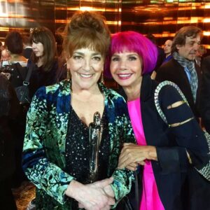 Victoria Abril Instagram - Au Festival de Cinéma Européen de Séville pour remettre le prix EFA d’honneur à Ralph Fiennes.