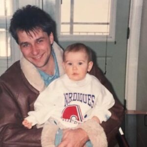 Victoria Charlton Instagram - Bonne fête des pères à @alancharlton2018 bientôt grand-père pour la première fois et @boblechef qui va être le meilleur papa pour bébé C. 💙
Merci à vous deux d’être dans ma vie ☺️