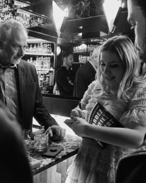 Victoria Charlton Instagram - Bonne fête des pères à @alancharlton2018 bientôt grand-père pour la première fois et @boblechef qui va être le meilleur papa pour bébé C. 💙
Merci à vous deux d’être dans ma vie ☺️