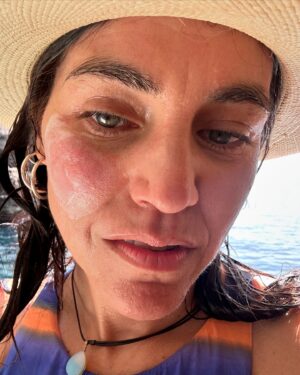 Victoria Maurette Instagram - Me picó en la cara …auch🪼