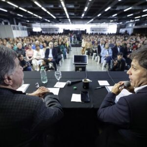 Victoria Onetto Instagram - Acompañé a nuestro gobernador @kicillofok y a @albertosileoniok en el Encuentro Provincial de Educación que se llevó adelante en el @teatroargentinopba a 140 años de la sanción de la Ley ✒️1420.

Esta Ley tan fundamental - y tan arraigada a nuestra identidad como pueblo -  fue sancionada en 1884 y tuvo principal objetivo organizar la escuela primaria para la educación de todos y de todas. La misma, obligaba al Estado a desempeñar un rol esencial en la política educacional, creando, sosteniendo y administrando escuelas para asegurar la educación primaria en todas las provincias. 

140 años después, y en tiempos en dónde desde algunos sectores se continúa discutiendo el papel crucial que cumple la educación pública como herramienta transformadora de la sociedad, recuperar y analizar los antecedentes de la Ley que encuentran sus raíces en la Revolución de Mayo y en las ideas de Belgrano y Mariano Moreno, se torna una tarea necesaria. 

Sigamos defendiendo la escuela pública para todos y todas. Es el único camino de seguir transformando y defendiendo nuestra patria ♥️

#EncuentroProvincialEducación #Ley1420EducaciónPBA #ConstruyendoFuturo

@provinciaba @consejogral.pba @baeducacion @crisalvarezrod