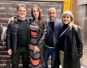 Victoria Onetto Instagram - Con localidades agotadas anoche vibramos con Escarabajos 🪲 
Gracias a todos los directivos y a sus trabajadores del @centroculturaldelacooperacion por recibirnos con tanto cariño .
Feliz de compartir escena con estos queridos compañeros en esta obra maravillosa de @pachoodonnell Escarabajos 🪲 

El teatro es el lugar por excelencia en donde la cultura esta más viva que ¡nunca!

❤️ Gracias a todos los espectadores que nos acompañan y llenaron la sala del @centroculturaldelacooperacion 
Gracias a todos los amigos y amigas que ayer vinieron!
Y especialmente a mi familia que me acompaña y apoya en todo lo que hago ❣️

¡¡Viva el teatro!! 🎭👏🏽
Actriz ❣️

@juanmanuel____correa @nelsonorueda @eloyrossen_ @nacho_esbo @escarabajosok