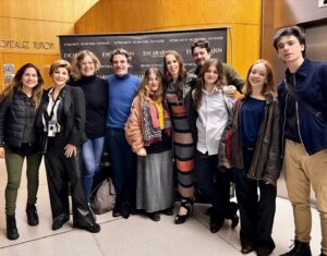 Victoria Onetto Instagram - Con localidades agotadas anoche vibramos con Escarabajos 🪲 
Gracias a todos los directivos y a sus trabajadores del @centroculturaldelacooperacion por recibirnos con tanto cariño .
Feliz de compartir escena con estos queridos compañeros en esta obra maravillosa de @pachoodonnell Escarabajos 🪲 

El teatro es el lugar por excelencia en donde la cultura esta más viva que ¡nunca!

❤️ Gracias a todos los espectadores que nos acompañan y llenaron la sala del @centroculturaldelacooperacion 
Gracias a todos los amigos y amigas que ayer vinieron!
Y especialmente a mi familia que me acompaña y apoya en todo lo que hago ❣️

¡¡Viva el teatro!! 🎭👏🏽
Actriz ❣️

@juanmanuel____correa @nelsonorueda @eloyrossen_ @nacho_esbo @escarabajosok
