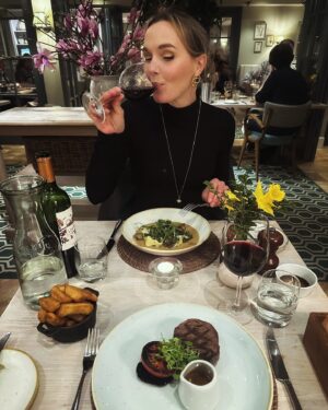 Victoria Pendleton Instagram - This is my kind of eat 🍴 sleep 🛏 excercise 🐎🚲🚣🏻👟🛶 repeat... with a touch of pampering 🧖🏼‍♀️

As the weather improves and a summer full of sport inspires, I wanted to share my recent adventure with @pobhotelsuk ✨ I headed off on an active British break in the Cotswolds, where I revisited some of my favorite sports at some of the very best independent hotels. I love giving every sport a shot—there’s no need to be an expert, just #getsetandgo.

🚲 @the_painswick
👟 @calcot_and_spa 
🐎 @lucknam_park
🛶 @royalcrescent_hotel
🚣🏻‍♀️ @therelaishenley

#pobhotels #openthedoortoinspiration #mountainbiking #horseriding #kayaking #training #rowing #cantsitstill #summerofsport #keepingbusy #spa #relax #activebreak #exploringtheuk