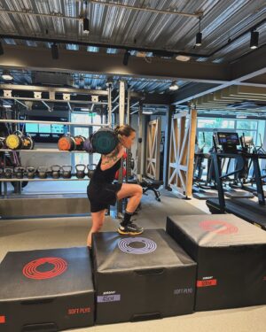 Victoria Pendleton Instagram - This is my kind of eat 🍴 sleep 🛏 excercise 🐎🚲🚣🏻👟🛶 repeat... with a touch of pampering 🧖🏼‍♀️

As the weather improves and a summer full of sport inspires, I wanted to share my recent adventure with @pobhotelsuk ✨ I headed off on an active British break in the Cotswolds, where I revisited some of my favorite sports at some of the very best independent hotels. I love giving every sport a shot—there’s no need to be an expert, just #getsetandgo.

🚲 @the_painswick
👟 @calcot_and_spa 
🐎 @lucknam_park
🛶 @royalcrescent_hotel
🚣🏻‍♀️ @therelaishenley

#pobhotels #openthedoortoinspiration #mountainbiking #horseriding #kayaking #training #rowing #cantsitstill #summerofsport #keepingbusy #spa #relax #activebreak #exploringtheuk