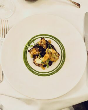 Victoria Pendleton Instagram - This is my kind of eat 🍴 sleep 🛏 excercise 🐎🚲🚣🏻👟🛶 repeat... with a touch of pampering 🧖🏼‍♀️

As the weather improves and a summer full of sport inspires, I wanted to share my recent adventure with @pobhotelsuk ✨ I headed off on an active British break in the Cotswolds, where I revisited some of my favorite sports at some of the very best independent hotels. I love giving every sport a shot—there’s no need to be an expert, just #getsetandgo.

🚲 @the_painswick
👟 @calcot_and_spa 
🐎 @lucknam_park
🛶 @royalcrescent_hotel
🚣🏻‍♀️ @therelaishenley

#pobhotels #openthedoortoinspiration #mountainbiking #horseriding #kayaking #training #rowing #cantsitstill #summerofsport #keepingbusy #spa #relax #activebreak #exploringtheuk