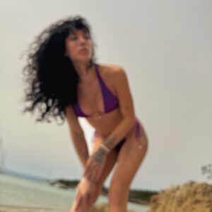 Victoria Volkova Instagram - 🌊 Ｌａｓ ｏｌａｓ ｓｅ ｅｖａｐｏｒａｒｏｎ
 ｙ  ｅｎ ｌｏｓ  ｃｉｅｌｏｓ  ｓｅ ｅｓｔｒｅｌｌａｒｏｎ
Ｌａｓ  ｏｌａｓ  ｑｕｅ  ｙａ  ｓｅ  ｆｕｅｒｏｎ 🩵