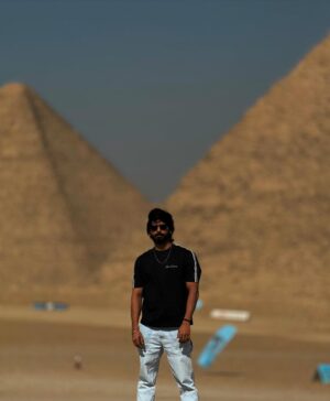 Vijay Varma Instagram - أهرامات الجيزة 🌓