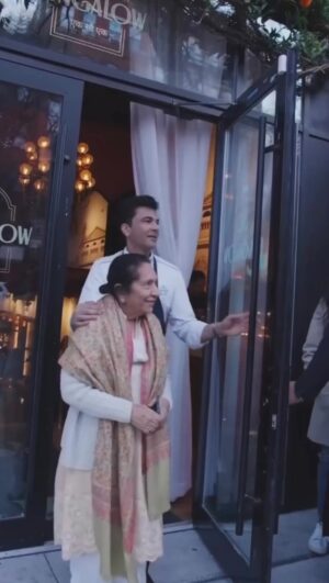 Vikas Khanna Instagram - No words can express our gratitude for all the love you showered for Bungalow Opening Day. 
Having cooking for 40 years, I’ve never ever seen anything like this before. ❤️

We had more than 1000 people who came in pouring rain & freezing temperatures from around the U.S. 

From my heart I want to apologize for those who couldn’t dine with us. I’m so so sorry. We have a limited seating at the restaurant. 

Our reservations will open on Mar 25th (11 am). 

Today and tomorrow will be again first come first serve with limited seating. 

Love & Regards, 
Team Bungalow