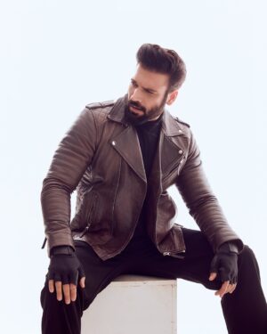 Vikas Verma Instagram - New drop 👀😸

Clicked by @noorkhann011 
Styled by : @stylistrichasingh 
Mua : @mua_alwani 

@izelstudio06