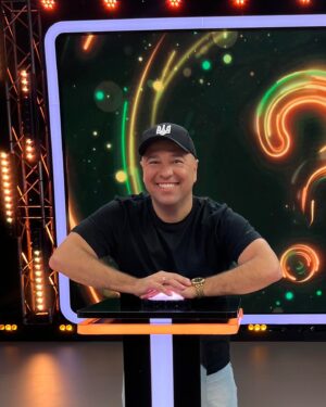 Viktor Hevko Instagram - Сьогодні була дуже позитивна зйомка! 
Скоро на Новому каналі будуть питання до @vipternopil_official 😃