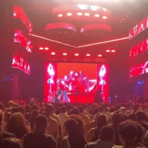 Villano Antillano Instagram - RD 🇩🇴 
¡qué rico fue verles y darla toda!
@isleoflightfest estuvo muy duro, de verdad… hay algo de la vibra Dominicana que me fascina; me divertí tanto con ustedes, ¡gracias a todas las marisconas y las malotas que fueron a darla toda allí conmigo! nos la comimos muy heavy… y pa’ culminar nos pusimos “Truchette” en el afterparty secreto gestionado POR las locas exclusivamente PARA las locas, ahí sí nos desacatamos muy malvadxs, qué rico ver a tanta gente cuir caribeña junta y prendía!!! es mucho!!! 
🪭💌🧨

le mando un besote a toda la gente linda que conocimos y que nos dió tanto amor durante nuestra ligera estadía, los lazos entre Quisqueya y Boriken son eternos 

❤️

h&m- @mangowigs 
styling- @baddie.vladi 
fotitos profesionales- @ricardorosariozaiter x @adrianbisono 
videito- @gaboloramusic