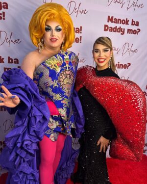 Viñas Deluxe Instagram - Really happy to see my sisters and sisters from another mother/franchise at drag con LA! Didn’t have the chance to actually roam around dahil kailangan nating kumita but really grateful sa mga queens na bumisita sa aking booth! 
Maraming salamat for making my drag con extra colorful!!!