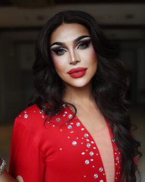 Viñas Deluxe Instagram - Laro naman tayo sa Family feud for the benefit of Golden gays! Happy pride mga misis!!

Also watch these amazing queens sa @rampaclub !! from wed to sunday 🥰