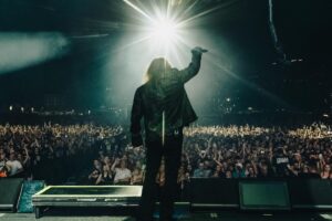 Vince Neil Instagram - Calgary and Ottawa were awesome 🇨🇦 Great to see so many of you at the shows!! 🔥 We’ll be back!! 🙌 

📸 : @danladue