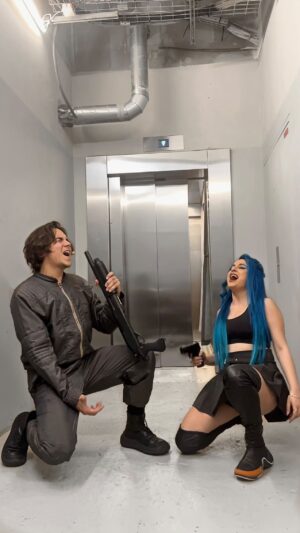 Vincent Julien Instagram - Quand Sadia et Johnny prennent l’ascenseur à l’entracte de @starmania.

#starmania #starmania2023 #sadia #johnnyrockfort #quandonarriveenville