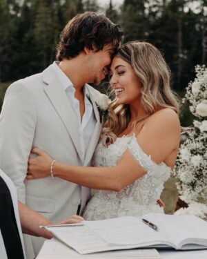 Vincent Julien Instagram - Mr. & Mrs. Cloutier l 09.09.2023

📸: @dominicsauvageauphotographe 

Remerciements particulier à @hoteldudomaine pour leur accueil chaleureux. 

Un merci spécial aussi à : 
Organisatrice de mariage: @vickyfortin @c.r.e.a.t.i.o.n.v 
Styliste :  @boutique_ernest 
Ciel étoilé : @dekorrt
vidéoclip : @_laclic_ 
Fleuriste : @fleuristetesfleurs 
Coiffure : @pause._.coiffee 
Make up : @misslala_makeup 
💍 : @diamondsfactoryworld 
🎹🎻 : @boaexperience 
super gardienne : @lolomaheu_ 
DJ et animation: @gabjasmin @jhcimon 
Mon pote 💿: @its_benjamiin