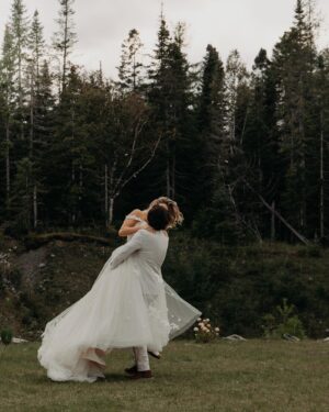 Vincent Julien Instagram - Mr. & Mrs. Cloutier l 09.09.2023

📸: @dominicsauvageauphotographe 

Remerciements particulier à @hoteldudomaine pour leur accueil chaleureux. 

Un merci spécial aussi à : 
Organisatrice de mariage: @vickyfortin @c.r.e.a.t.i.o.n.v 
Styliste :  @boutique_ernest 
Ciel étoilé : @dekorrt
vidéoclip : @_laclic_ 
Fleuriste : @fleuristetesfleurs 
Coiffure : @pause._.coiffee 
Make up : @misslala_makeup 
💍 : @diamondsfactoryworld 
🎹🎻 : @boaexperience 
super gardienne : @lolomaheu_ 
DJ et animation: @gabjasmin @jhcimon 
Mon pote 💿: @its_benjamiin