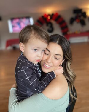 Vincent Julien Instagram - Notre bébé a déjà 3 ans 😭
Il voulait une fête de spider-man noir
C’est précis comme thème.