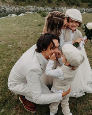 Vincent Julien Instagram - Mr. & Mrs. Cloutier l 09.09.2023

📸: @dominicsauvageauphotographe 

Remerciements particulier à @hoteldudomaine pour leur accueil chaleureux. 

Un merci spécial aussi à : 
Organisatrice de mariage: @vickyfortin @c.r.e.a.t.i.o.n.v 
Styliste :  @boutique_ernest 
Ciel étoilé : @dekorrt
vidéoclip : @_laclic_ 
Fleuriste : @fleuristetesfleurs 
Coiffure : @pause._.coiffee 
Make up : @misslala_makeup 
💍 : @diamondsfactoryworld 
🎹🎻 : @boaexperience 
super gardienne : @lolomaheu_ 
DJ et animation: @gabjasmin @jhcimon 
Mon pote 💿: @its_benjamiin