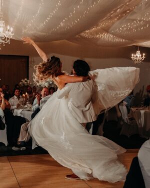 Vincent Julien Instagram - Mr. & Mrs. Cloutier l 09.09.2023

📸: @dominicsauvageauphotographe 

Remerciements particulier à @hoteldudomaine pour leur accueil chaleureux. 

Un merci spécial aussi à : 
Organisatrice de mariage: @vickyfortin @c.r.e.a.t.i.o.n.v 
Styliste :  @boutique_ernest 
Ciel étoilé : @dekorrt
vidéoclip : @_laclic_ 
Fleuriste : @fleuristetesfleurs 
Coiffure : @pause._.coiffee 
Make up : @misslala_makeup 
💍 : @diamondsfactoryworld 
🎹🎻 : @boaexperience 
super gardienne : @lolomaheu_ 
DJ et animation: @gabjasmin @jhcimon 
Mon pote 💿: @its_benjamiin