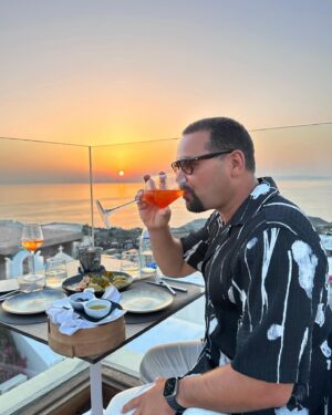 Vincent Laresca Instagram - Epic #sunset to an amazing trip #santorini #milos #greece #blessed