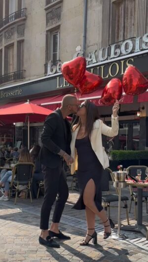 Vincent Shogun Instagram - Officiellement pacsé avec toi @cleahnf la future mère de mes enfants, celle qui a jamais fuit face aux obstacles à l’adversité du monde de l’amour notoriété, de l’homme que j’ai été, j’aurais aimé que mon père soit présent pour qu’il voit ce que je deviens à tes côtés. La vie c’est pas un long fleuve tranquille… après 10 ans de télé réalité je n’ai jamais été autant qu’aujourd’hui dans la réalité. Moi qui pensais que tout était fini, croyez en ce que vous avez de plus cher. 🖤 merci @brasserielegaulois