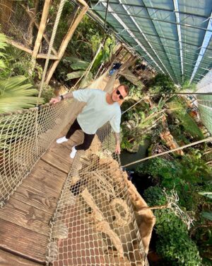 Vincent Shogun Instagram - Vos plus beaux endroits visités ? @pairidaizaofficial un endroit magnifique 🔥🐒 @cleahnf #happy #love
