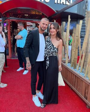 Vincent Shogun Instagram - Merci @cleahnf @lesvitrinesdereims @lekreims @pepsevenements pour cette soirée, félicitation @missmarneoff merci au comité @misschampagneardenneoff. 
Ainsi que tous les commerçants présents à ce défilé. @villedereims 
La région champenoise est un réel coup de cœur, je comprends pourquoi ma femme y est autant attachée. #missmarne2023 #events