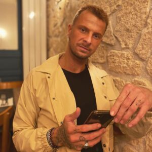 Vincent Shogun Instagram - La meilleure revanche est de passer à autre chose et de continuer de réussir. Ne donnez jamais à quelqu’un satisfaction de vous voir tomber ou souffrir. #revenche #amoureux #tvshow #truestory #believe #pourvous #casaamici restaurant joinville le pont.