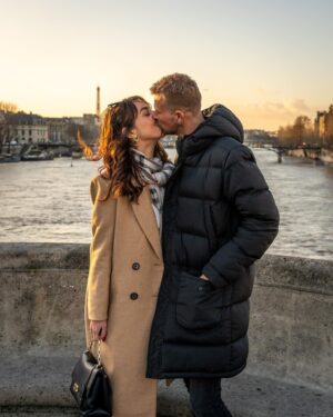 Vincent Shogun Instagram - Avec qui passez-vous la Saint-Valentin ? ♥️ L’important c’est de lui dire je t’aime @cleahnf #valentineday #amour #day #couple #duo @timmwin 📸