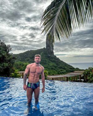 Vini Büttel Instagram - Primeiro dia dessa pausa da realidade para viver um pouco do paraíso♥️🏝️ @pousadamorena