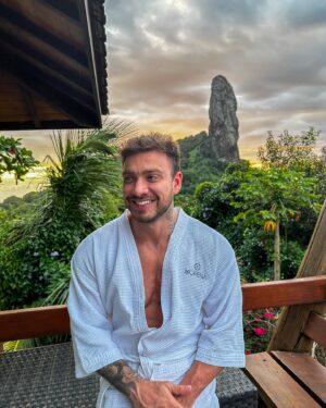 Vini Büttel Instagram - Primeiro dia dessa pausa da realidade para viver um pouco do paraíso♥️🏝️ @pousadamorena
